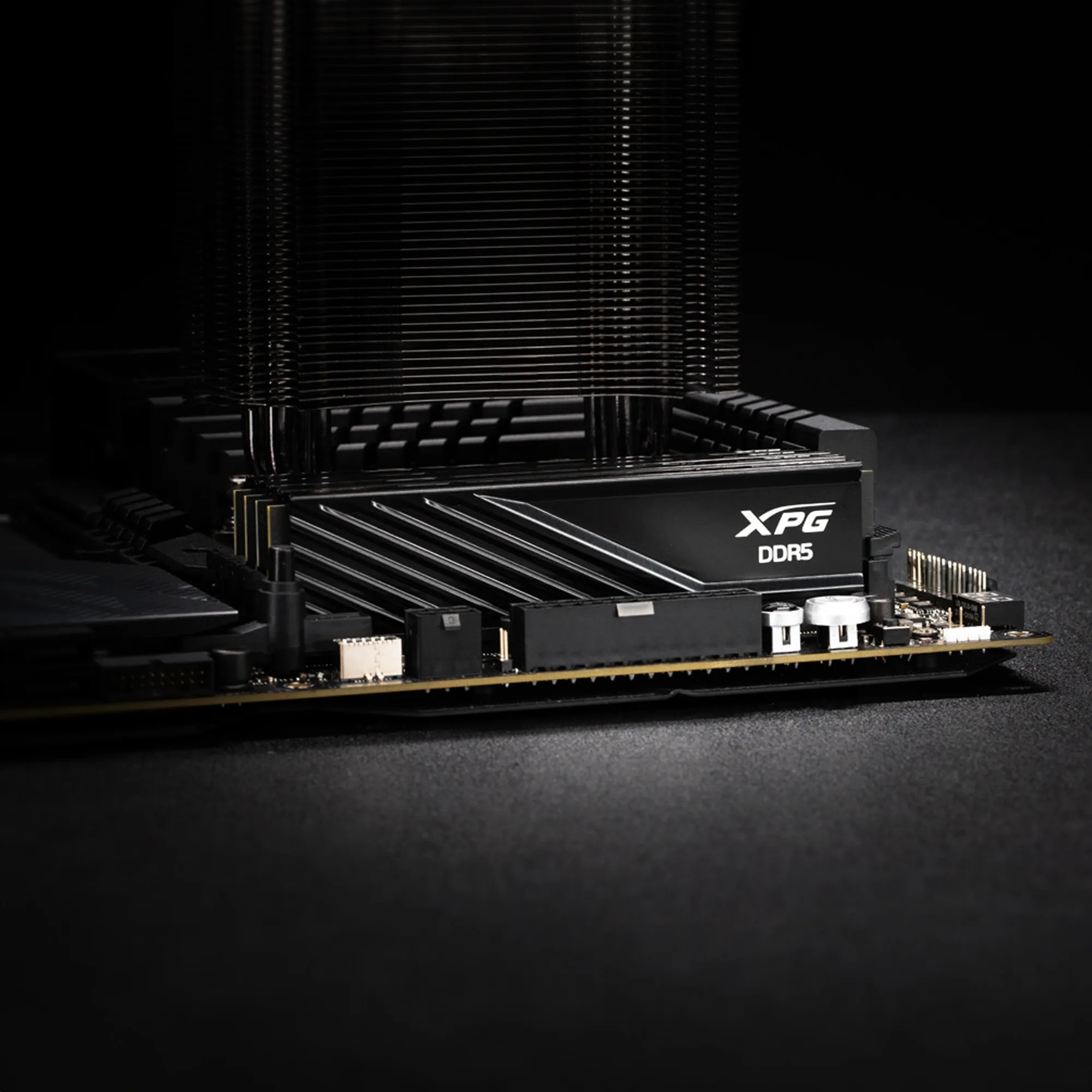 Память DDR5 8GB 5600MHz A-Data AX5U5600C468G-SLABBK XPG Lancer Blade RTL Gaming PC5-44800 CL46 DIMM 288-pin 1.1В single rank с радиатором Ret
