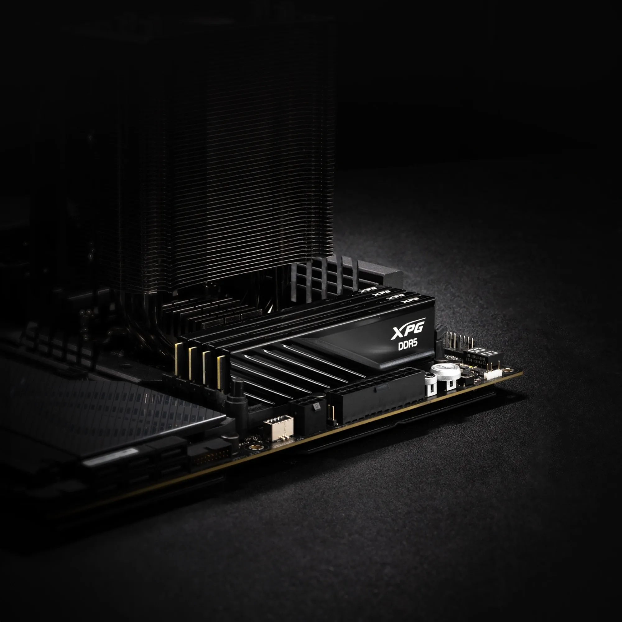 Память DDR5 8GB 5600MHz A-Data AX5U5600C468G-SLABBK XPG Lancer Blade RTL Gaming PC5-44800 CL46 DIMM 288-pin 1.1В single rank с радиатором Ret