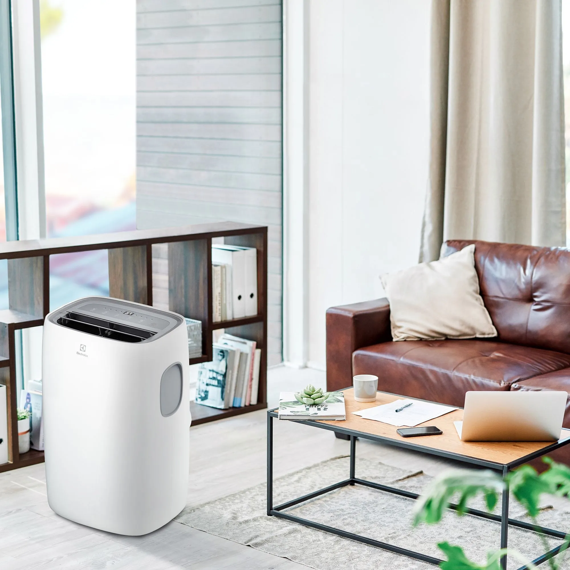 Кондиционер мобильный Electrolux Loft EACM-15 CL/N3 белый площ.37м2