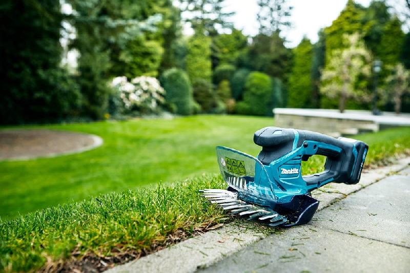 Садовые ножницы Makita UM600DWAE