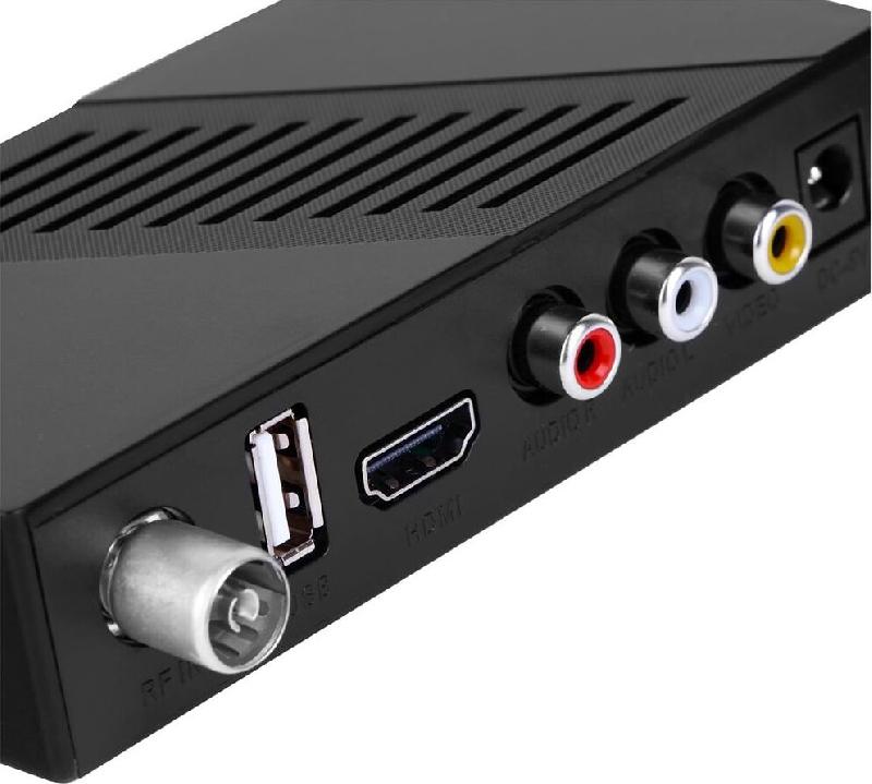 Ресивер DVB-T2 Starwind CT-140 черный