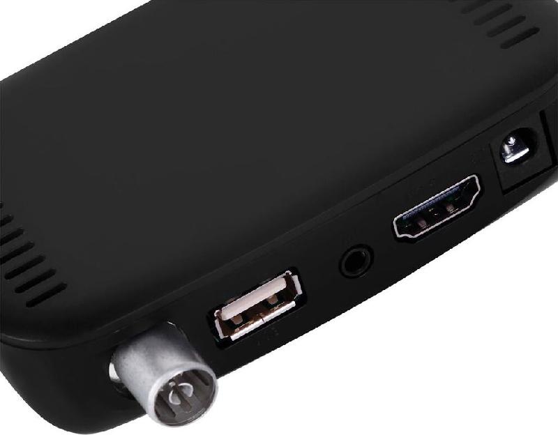Ресивер DVB-T2 Starwind CT-160 черный